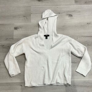 Forever 21 White V-Neck Sweater Soft and Relaxed